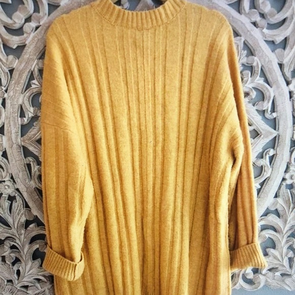 Golden Ribbed Button-Up Cardigan - Picture 2 of 3